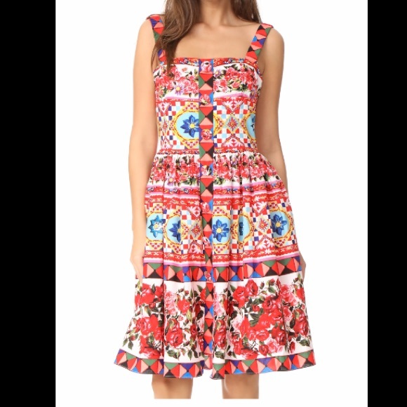 STYLEKEEPERS Dresses & Skirts - Super fun floral dress !
